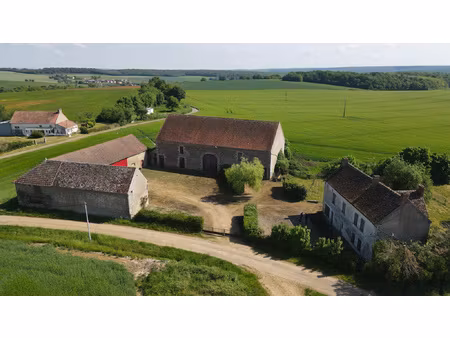 domaine sur environ 1 hectare de terrain au grand calme