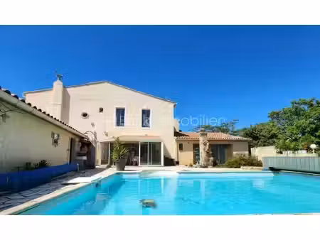 maison de village de 130 m2 sur terrain de 743 m2avec piscine et garage ( 54m2)