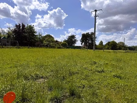 au calme  dans un hameau à proximité des grands axes