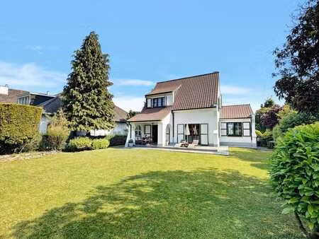 ravissante villa 4 façades – environnement verdoyant proche