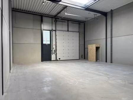 unité pme récemment construite d'environ 165 m² à pittem.