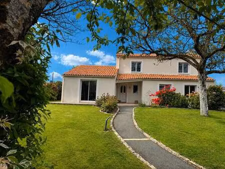 vente maison piscine aux clouzeaux (85430) : à vendre piscine / 180m² les clouzeaux