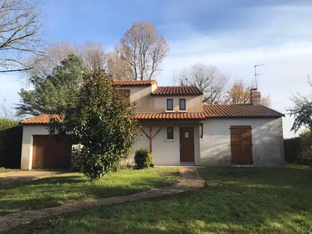 location maison 4 pièces 105 m² à saint-julien-de-concelles (44450)  1 090 €