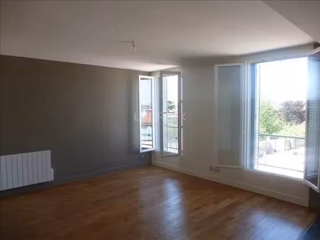rue bronzac  dans petit immeuble  un studio sur jardin très