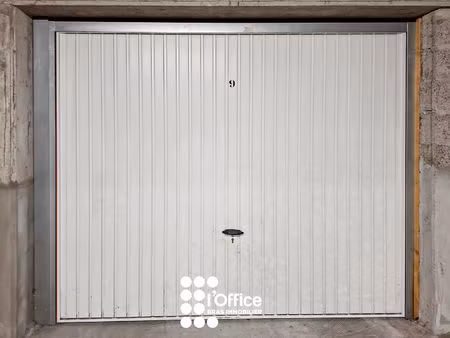 les sables d'olonne  garage centre ville!