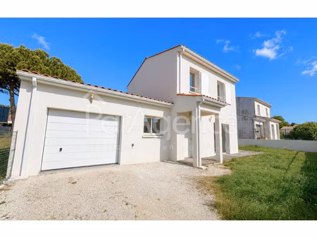 maison récente avec jardin et garage royan
