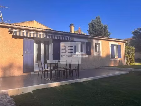 villa de plain-pied avec piscine