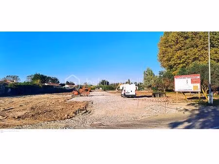 terrain de 742 m² à jonquieres
