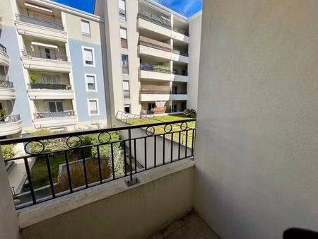 a saisir - t1 récent avec extérieur - toulon (83100)