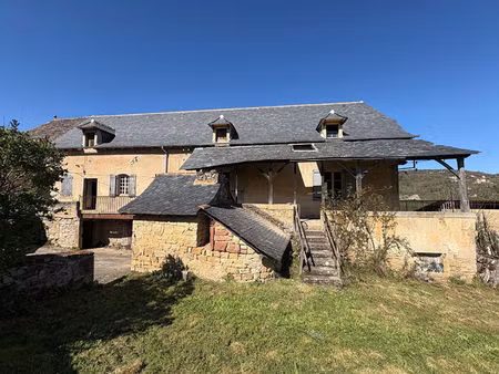 salles-la-source: maison de pays avec dépendances + jardin