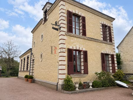 ancienne ecole dans un village avec commerces entre belleme