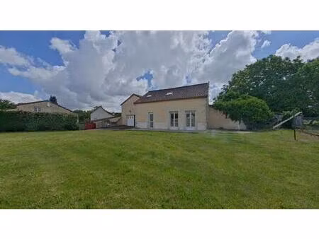 location maison 3 pièces 62m² scorbe clairvaux 86140