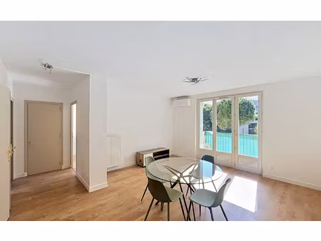 location appartement  m² t-3 à tain-l'hermitage  780 €