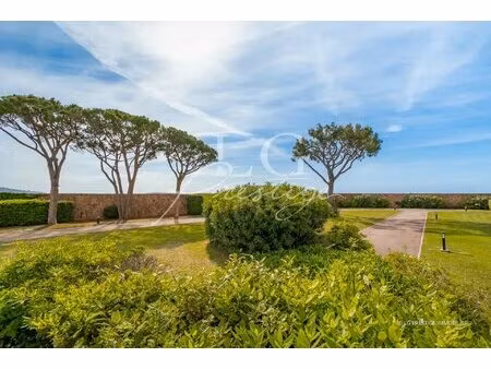 exclusivité mandelieu-la-napoule : à pied des plages et des commerces.