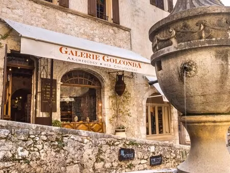 immeuble historique avec galerie d’art et terrasse panoramique – saint-paul-de-vence