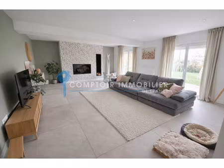 maison 8pièce(s) 5chambre(s) 212 m² gimont (32200)