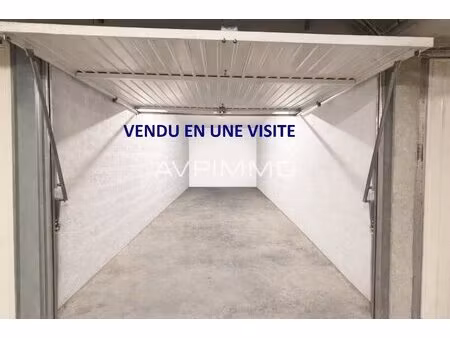 vendu en une visite - garage 19 m2 en sous-sol centre-ville saint-cyr-sur-mer électricité.