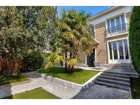 vincennes – an elegant family home with id 2887011079