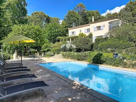 spacieuse propriété provençale avec maison d’amis et magnifique terrain