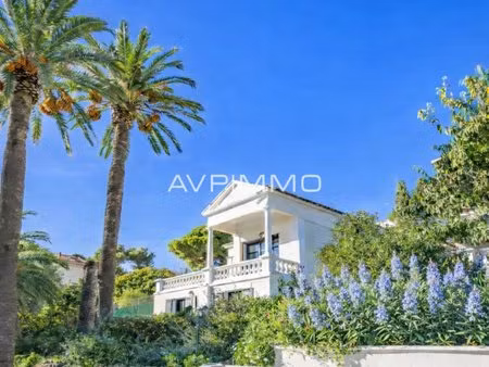 rare à la vente à 250 m des plages de bandol  superbe maison de maître entièrement rénovée