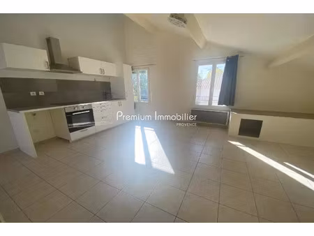 location appartement 2 pièces 40 m² à le puy-sainte-réparade (13610)