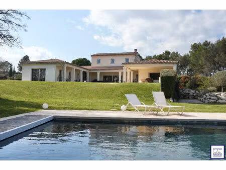 location maison 6 pièces 379m²