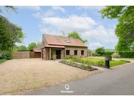 idyllisch gelegen woning (314 m²) op een riant perceel van 50 are te hasselt!
