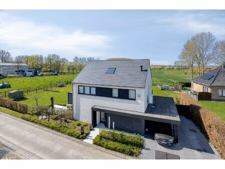 prachtige 4-gevelvilla in het groene omgeving