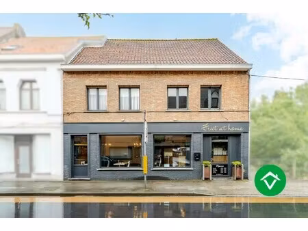 handelswoning met goeddraaiende frituur te koop in centrum eernegem