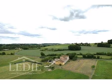 maison en pierres avec grange et annexes sur plus de 3ha