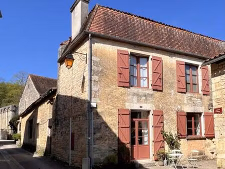 maison merveilleuse à nanteuil avec gite et commerces à pied