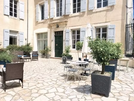 maison de ville grand languedoc  appartement d’invités et rare jardin expansif avec vue...