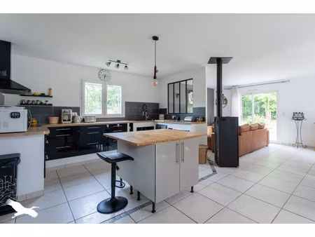 vente maison 4 pièces 105 m² à montguyon (17270)  242 001 €