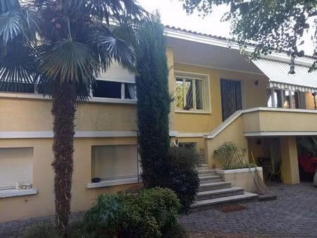 maison de prestige en location lyon  auvergne-rhône-alpes