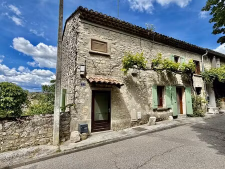 maison dans la haute ville avec 2 terrasses et un garage.