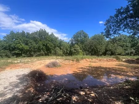 exceptionnel  terrain de 1 hectare avec partie constructible à rochegude (30430)