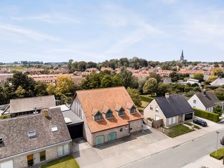commercieel te koop in moorslede met 2 slaapkamers