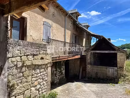 salles-la-source: maison de caractère avec dépendances + jardin