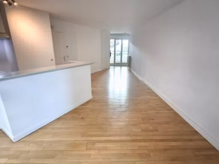 hendaye ville t3 d'env. 55.81m2  terrasse  cave et place de stationnement sous-sol