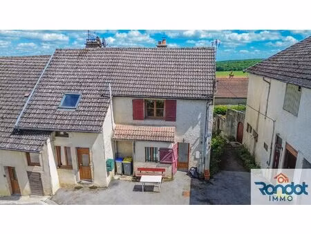 3 pièces/2 chambres 82 m2 terrain 416 m2