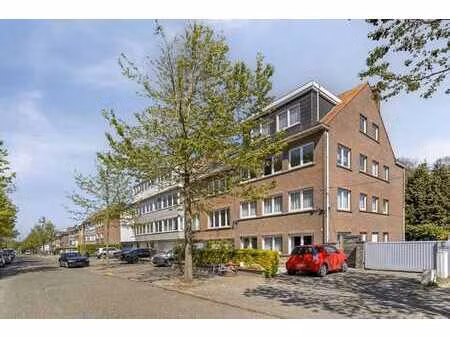 immeuble fiscal avec 4 appartements  jardin et parking à str