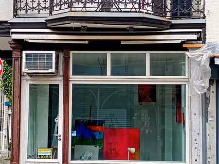 local commercial de 35m²  4 façades  spa