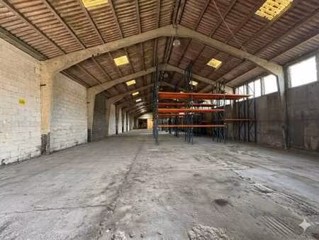entrepôt polyvalent (600 m²) avec espace extérieur à adinker