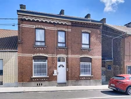 petite maison 3 façades à rénover avec du potentiel