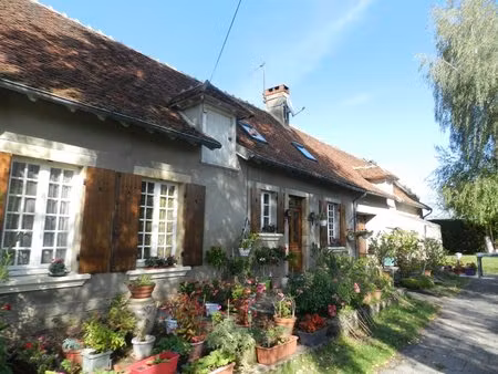 longère t4 sur un terrain de 1790 m² proche forêt de tronçais