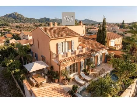 duplex 5 pièce(s) 144 m2 piscine privée 83260 la crau