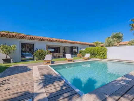 villa de luxe de 4 pièces en location sainte-maxime  provence-alpes-côte d'azur