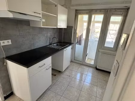 location appartement 3 pièces 70 m² à mulhouse (68100)  650 €