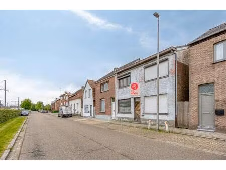 volledig te renoveren woning te koop in essen-centrum!