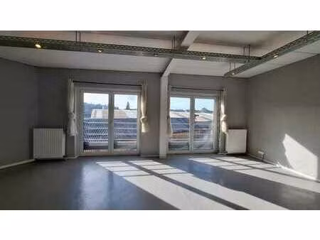 unique à jambes  loft avec terrasse  idéalement situé